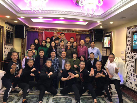 美國(guó)河南同鄉(xiāng)會(huì)和河南文化藝術(shù)團(tuán)全家福 美國(guó)河南同鄉(xiāng)會(huì)和河南文化藝術(shù)團(tuán)全家福