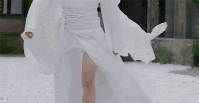 總不能全像九王一樣穿上高開叉的透視裙吧！