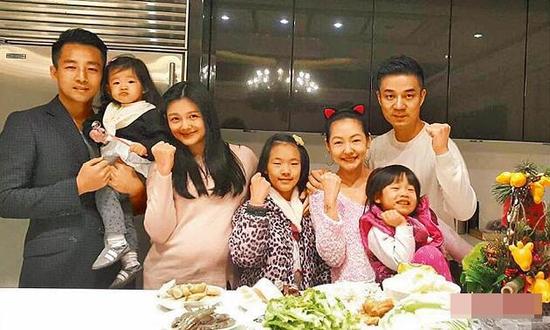 大S孕后久違現(xiàn)身，與小S一家齊聚