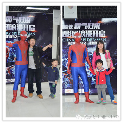 貼完車標(biāo)回到大廳，一位蜘蛛俠模樣的男子瞬間吸引大家的眼球