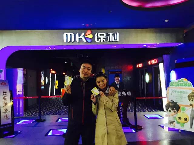 小情侶幸福的呢！