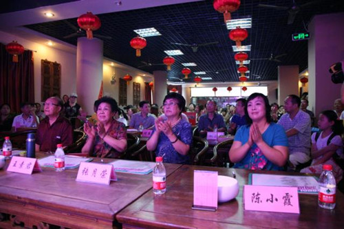 我省著名豫劇表演藝術(shù)家素君（左2）、常香玉弟子、國家一級演員張月榮（右2）