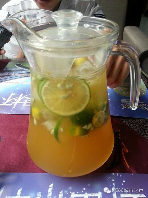 金桔青檸汁。唇齒留香！