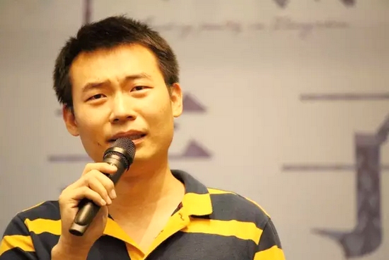 他，是一名消防員，同時(shí)也是聲音的愛好者。