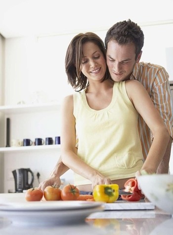 反其道而行，也對(duì)他若即若離