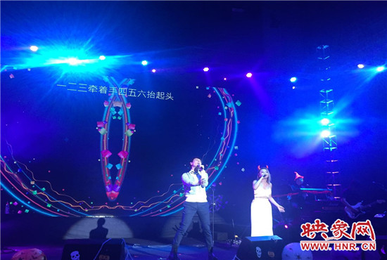 丁當(dāng)現(xiàn)場分享了她的代表曲目，《猜不透》全場大合唱，歌手嚴(yán)爵充分展現(xiàn)創(chuàng)作型歌手的特點。