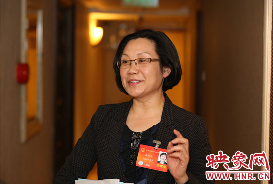 全國人大代表、商丘市實(shí)驗(yàn)小學(xué)校長高阿莉做客映象網(wǎng)兩會(huì)微視。