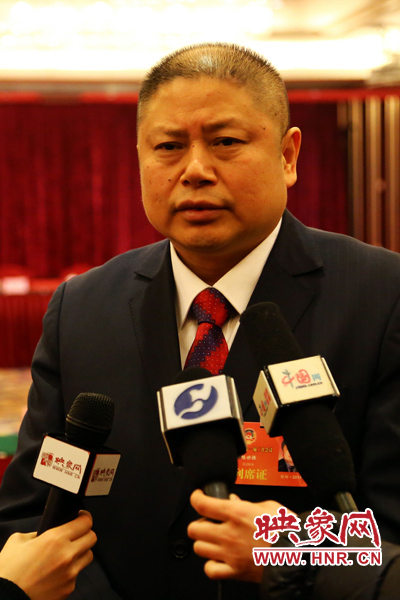 全國政協(xié)委員，河南弘昌集團(tuán)、信陽毛尖集團(tuán)董事長(zhǎng)陳世強(qiáng)