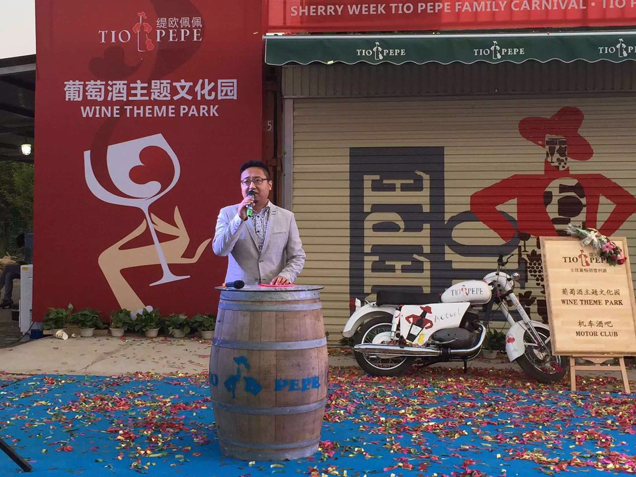 我們的巖歐巴出場嘍！真的是迷倒臺下一片！