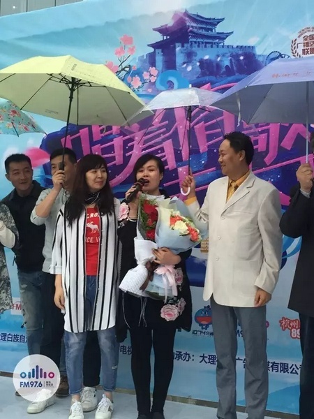 海波瞞著妻子，請(qǐng)來(lái)妻子的家人，耿梅驚喜感動(dòng)，喜極而泣~