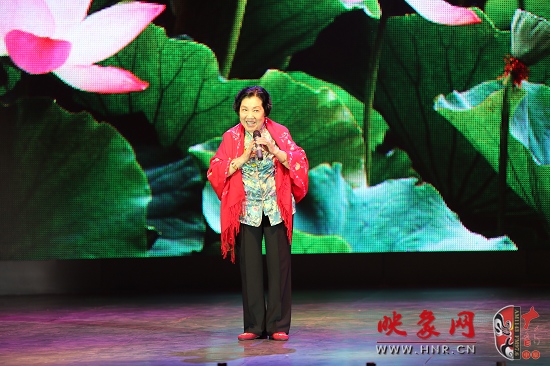 著名越調(diào)表演藝術(shù)家、越調(diào)皇后毛愛(ài)蓮演唱《白奶奶醉酒》選段“好一個(gè)俊俏的趙鳳英”