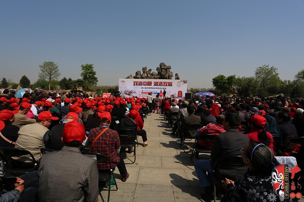 現(xiàn)場坐滿了來自鄭州、洛陽以及洛陽周邊縣市的戲迷朋友