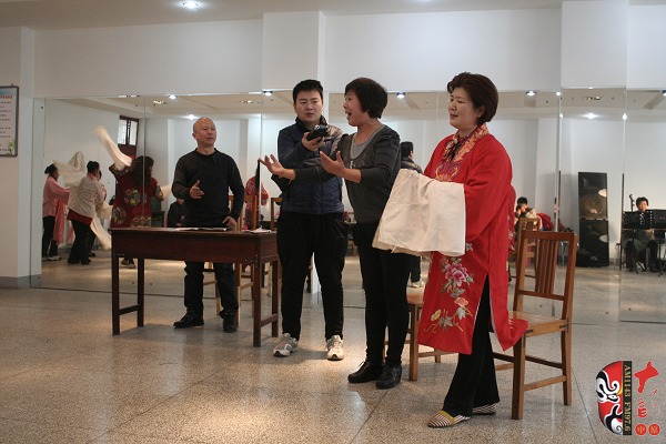 著名戲曲節(jié)目主持人、河南電臺戲曲廣播當家小生月陽錄制現(xiàn)場花絮