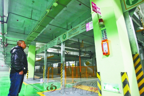 翰林世家小區(qū)的地下車(chē)庫(kù)，一層改造成兩層，可多停放50輛車(chē)。