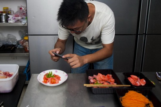 大學(xué)生創(chuàng)業(yè)青年菜君賣菜變成一種享受