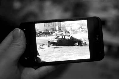 　　路人拍下的該車自燃情景。