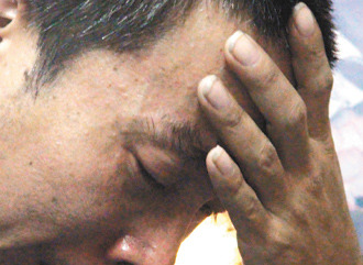 10歲方姓男童遭割喉殺害，父親淚流不止說，小兒子走了，他不知道該如何活下去。 臺灣《聯(lián)合報》