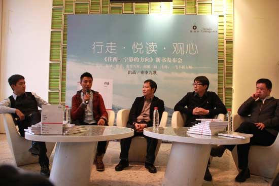 活動現(xiàn)場（左起）一毛不拔大師、陳坤、費勇、南派三叔、慕容雪村