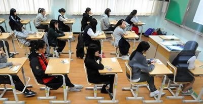 　藝術(shù)生不僅需要專業(yè)課優(yōu)秀，文化課成績(jī)也必須達(dá)標(biāo)