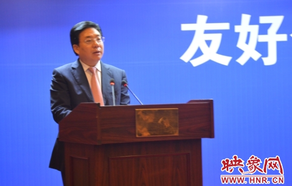 市委副書記、市長李柳身出席簽約儀式并講話