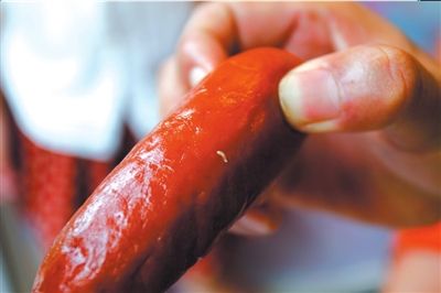 物美超市所售烤腸現(xiàn)蛆 稱(chēng)若吃出病愿擔(dān)醫(yī)療費(fèi)