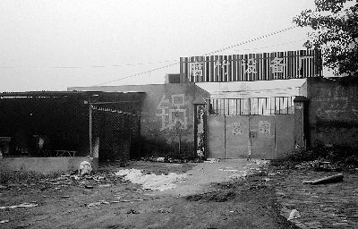 因為生意蕭條，內(nèi)黃縣一家腐竹設(shè)備廠已關(guān)門歇業(yè)(隱蔽拍攝)