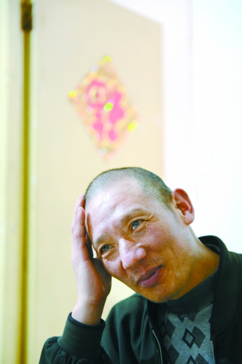 出看守所后,李懷亮的輕松表情越來(lái)越多。