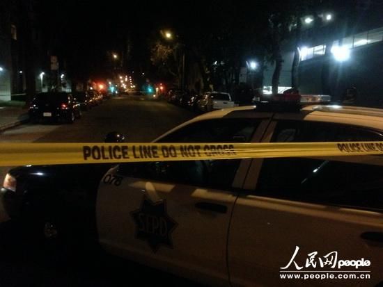 縱火案件發(fā)生在1月1日晚9時25分，舊金山當(dāng)?shù)鼐胶拖绬T幾分鐘內(nèi)趕到事故現(xiàn)場，并迅速撲滅了火情。記者1日晚趕到現(xiàn)場時，領(lǐng)館正門所在區(qū)域已經(jīng)被警察封鎖。