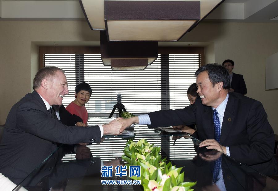 4月26日，國家文物局副局長宋新潮代表中方向法國有關方面負責人表示感謝。當日，法國皮諾家族在北京宣布