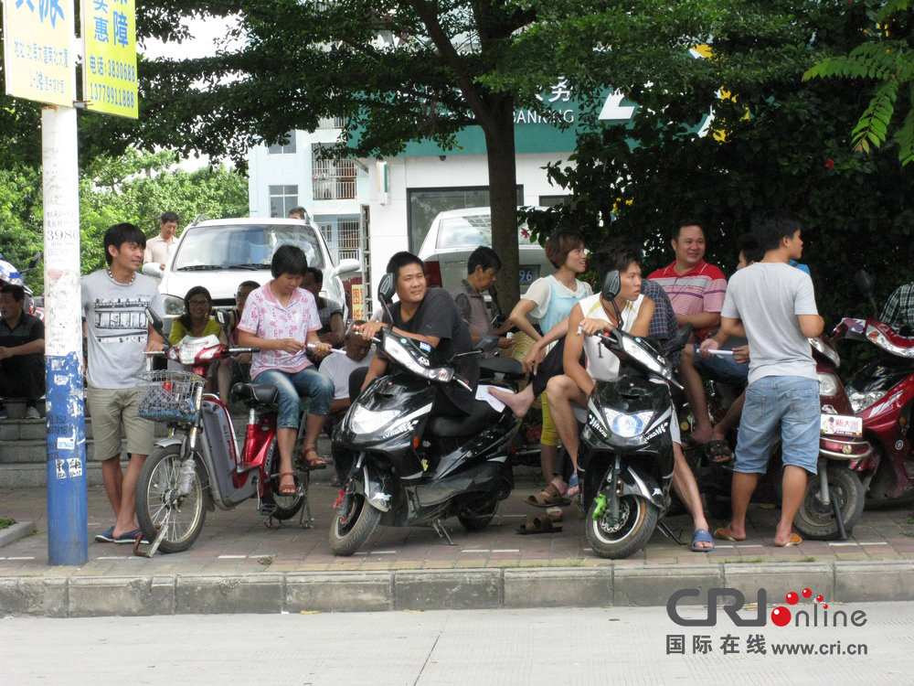2013年07月10日，廣西壯族自治區(qū)北海市，依然有很多外地人聽(tīng)信謠言不肯離去。圖片來(lái)源：飛影/CF