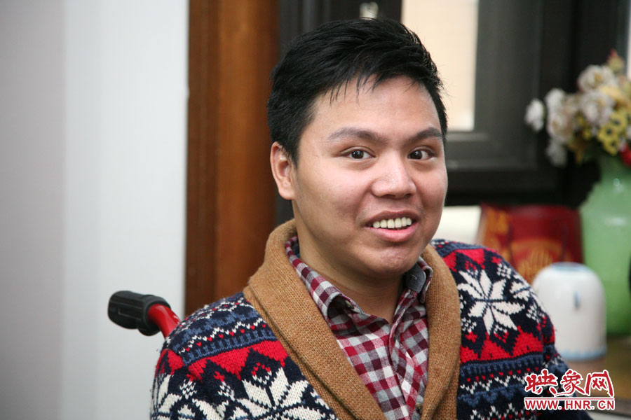 練完歌后，海龍害羞的朝著記者笑了下，說自己發(fā)揮的不好。