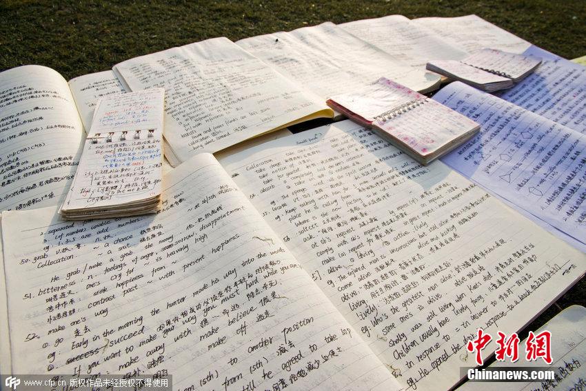 河南鄭州高校美女學霸齊曬課堂筆記