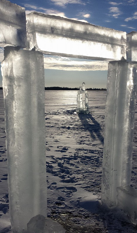 每根冰柱都重達(dá)300磅（約合136公斤）。（網(wǎng)頁(yè)截圖）