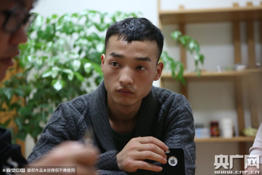 網(wǎng)絡紅人葉良辰現(xiàn)身浙江臺州，接受記者的專訪。