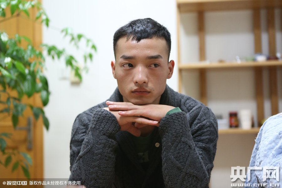 網(wǎng)絡紅人葉良辰現(xiàn)身浙江臺州，接受記者的專訪。