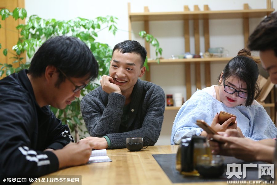 網(wǎng)絡紅人葉良辰現(xiàn)身浙江臺州，接受記者的專訪。