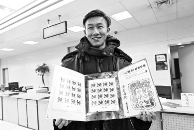 豫首發(fā)《丁酉年》郵票 小伙雨中排隊(duì)20小時(shí)購(gòu)買(mǎi)