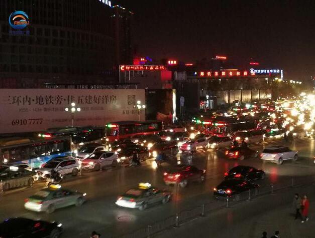 二七廣場嚴(yán)重?fù)矶?車友吐槽一個(gè)小時(shí)走了5米