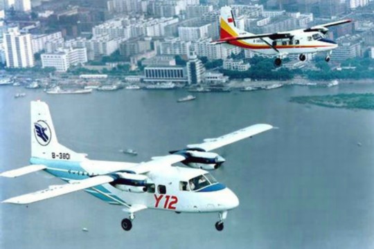 資料圖：中國運(yùn)-12空中飛行。