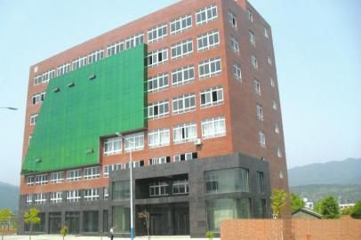 主體已完工的社區(qū)服務(wù)中心。