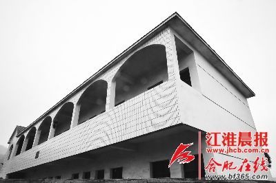 事發(fā)小學(xué)。晨報記者 高博 攝