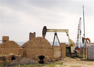 正在作業(yè)的揭蓋井，位于定邊縣紅柳溝鎮(zhèn)紅柳溝村。