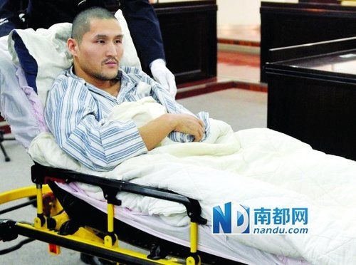 被告人冀中星在法庭上。