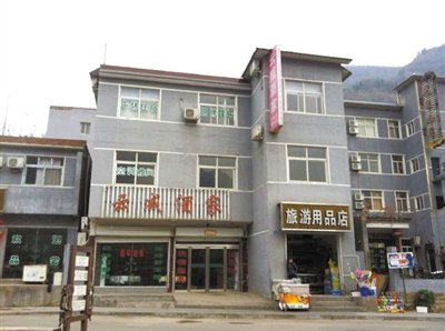 今年，胡萬林涉嫌非法行醫(yī)的地點，就在這座農(nóng)家賓館內(nèi)。