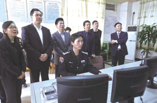 國家民政部農(nóng)村社區(qū)驗(yàn)收評估組對南海區(qū)農(nóng)村社區(qū)建設(shè)進(jìn)行檢查驗(yàn)收。