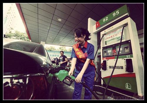 近日，有網友針對“超標40倍事件”評價說：“國內加油站在油里加水是普遍現(xiàn)象。只是量多量少的問題，車主