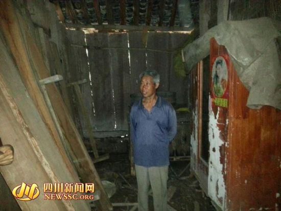 王本余的堂兄王本武向四川新聞網(wǎng)記者介紹王本余還剩下的財(cái)物。