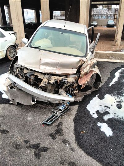 事發(fā)轎車。吳英供圖