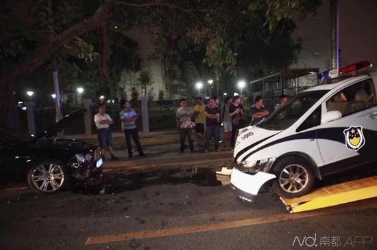 當(dāng)時賓利司機去筆架山爬山，車停在路邊，剛回來便發(fā)現(xiàn)車輛發(fā)生了事故。