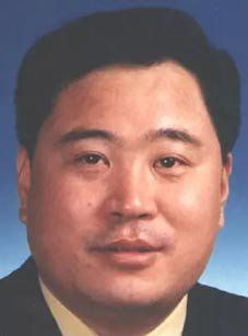 【盤點】“紅色通緝令”嫌犯在國外如何揮霍？